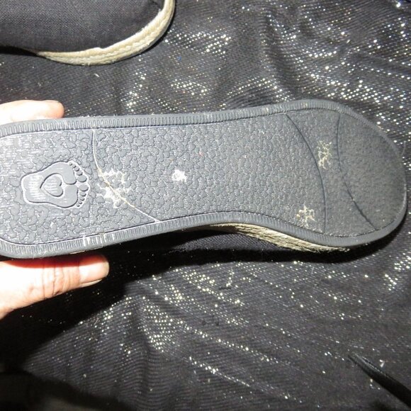 BOGO BOB'S from Skechers Black Memory Foam Slip On Espadrilles arch pillows 9.5 - Picture 7 of 9